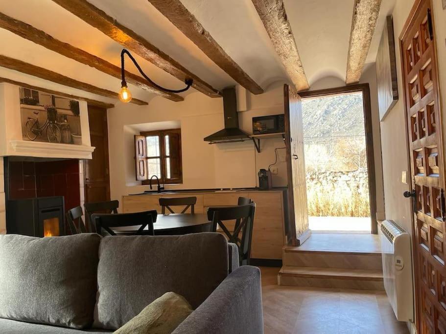 Вілла Acogedora Casa Con Patio-Parking Альбаррасін Екстер'єр фото